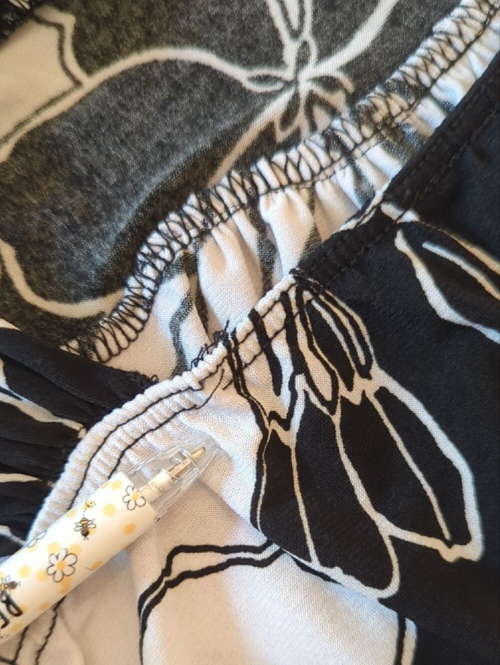 Y2K Women’s Black & White Floral Ruffle Neck Tank Top - Picture 7 of 7